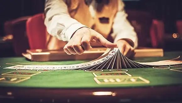 Filipino player using ta903 on a mobile phone to play casino games